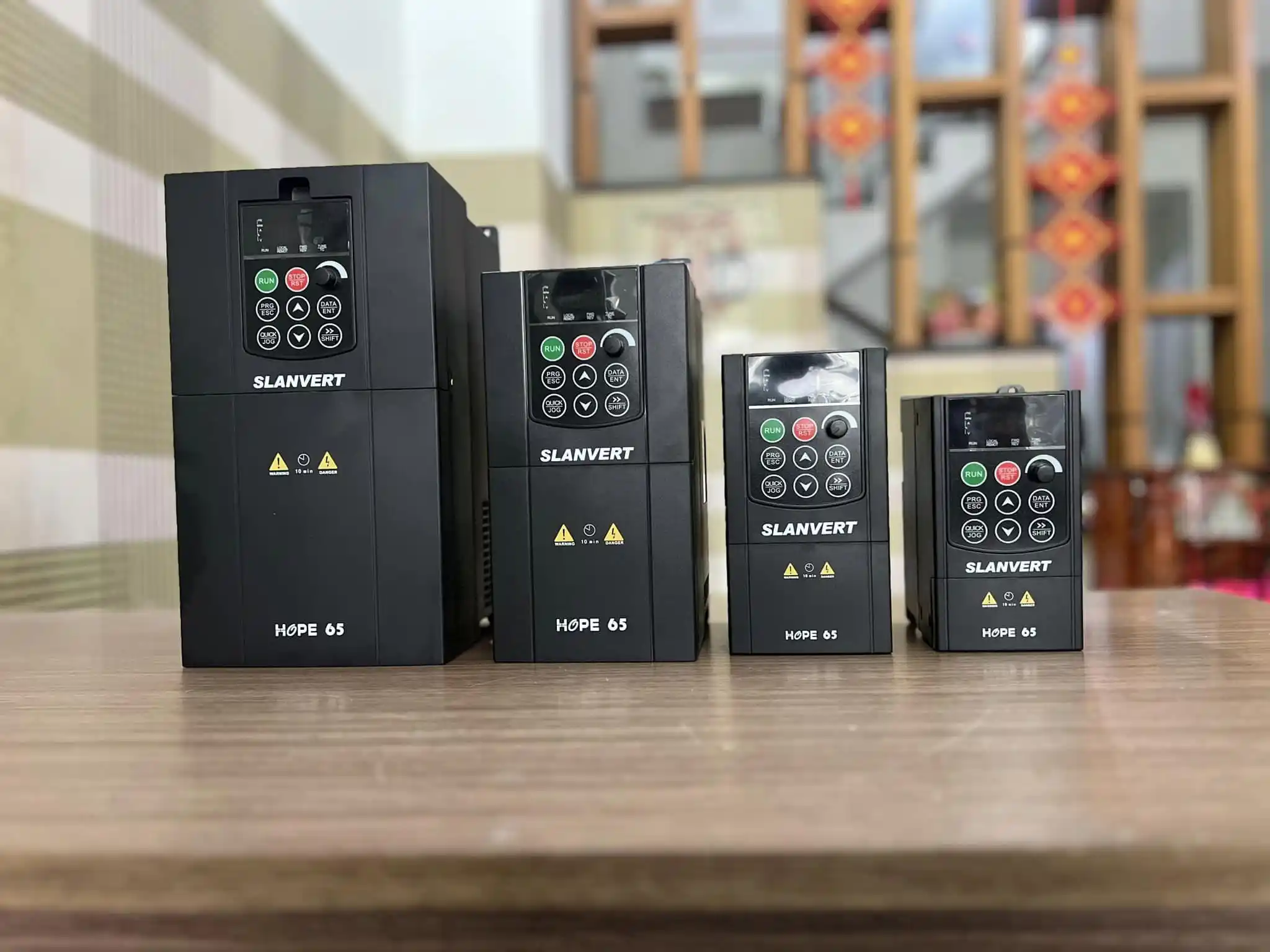 Biến tần Slanvert Hope65G1.5/P2.2T4B 1.5kW 380V 4 Hope65G1.5/P2.2T4B